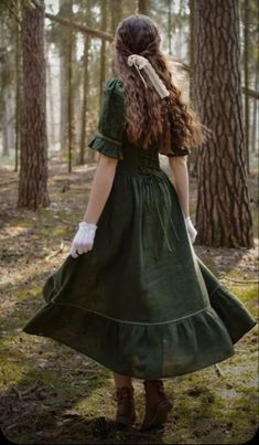 Victorian Cosplay, Fotografi Vintage, Cottagecore Outfits, Old Fashion Dresses, Cottagecore Fashion, Retro Pin Up, Beautiful Forest, Tea Length, Mode Vintage