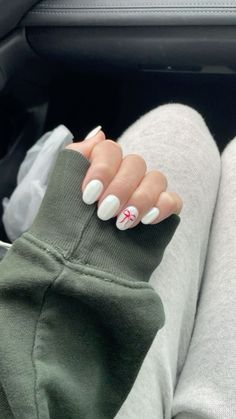 white chrome snd red bow White Nails With Designs Easy, Short Christmas Nails Simple White, Nail Design With White Base, White Chrome With Design, Pink And White Simple Nails, White Chrome Valentine Nails, Winter Nails Inspo Almond, December Nails Simple Square, White Chrome Nails Christmas