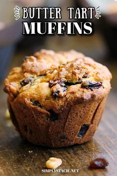 A butter tart muffin on a wood surface. Butter Tart Cake, Butter Tart Muffins, Chestnut Muffins, Butter Raisin Tarts, Easy Butter Tarts, Butter Tart Muffins Recipe, Muffins With Oil Instead Of Butter, Raisin Butter Tarts Recipe, Buttered Rum Muffins