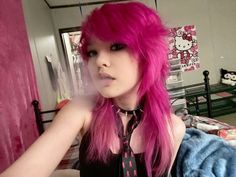 Hot Pink Scene Hair, Layered Pink Hair, Pink Emo Hair, Pink Scene Hair, Scene Haircut, Scene Girl Aesthetic, Scene Hairstyles, Curly Scene Hair, Alt Hair