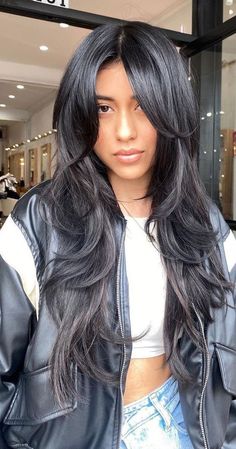 Rambut Brunette, Bangs Ponytail, Haircuts For Long Hair With Layers, Face Framing Curtain Bangs, Hairstyles For Layered Hair, Long Layered Haircuts, Long Hair With Bangs, Long Black Hair, Long Layered Hair