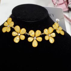 Yellow Flowers Jewlery Set Yellow Jewelry, Necklace And Earrings Set, Pretty Necklaces, Necklace And Earrings, Dance Outfits, Gold Yellow, Earrings Set, Yellow Flowers, Womens Jewelry Necklace