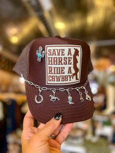 Perfect hat for the rodeo or a concert! Chain with specialty charms, a patch and a specialty pin! Cowgirl Accessories, Concert Fit, Western Clothes, Cowgirl Tuff, Custom Trucker Hats, Sun Dresses, Zach Bryan, Vintage Soul, Western Christmas