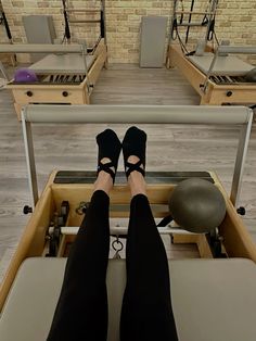 Morning Pilates Aesthetic, Workout Aesthetic Pilates, Pilates Outside Aesthetic, Pink Pilates Princess Vision Board 2024, Pink Pilates Princess Instagram, Club Pilates, Cool Girl Outfits, Pilates Barre