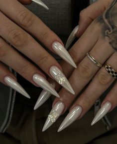 Acrylic Nails Stiletto, Stilleto Nails Designs, Milky Nails, Colorful Nails, Pointed Nails, Purple Nail, Stiletto Nails Designs, Pearl Nails, Fire Nails