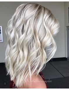 Bright blonde Kort Bob, Blonde Ponytail, Hair Blond, Frontal Hairstyles, Medium Long Hair, Bright Blonde, Platinum Blonde Hair, Hair Envy