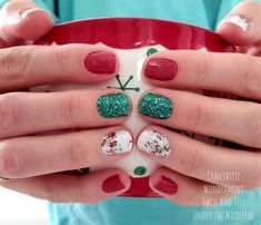 Dip Nail Ideas Green, Christmas Dip Nail Ideas, Christmas Dipped Nails Ideas, Gel Nails Cute, Nails Dipped, Christmas Mani, Stickers Simple, Christmas Dip, Spring Nail Designs