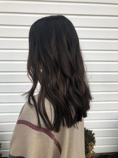 Medium Length Dark Brunette Hair, Dark Hair Inspiration Medium, Hair Inspo For Long Brown Hair, Maintainable Haircuts, Haircuts Dark Brown Hair, Dark Hair Styles Medium, Dark Hair Haircut Mid Length, Haircut Dark Brown Hair, Hair Inspo Color Brunettes Dark