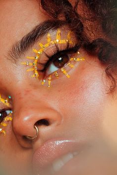 Smink Inspiration, Creative Eye Makeup, Hooded Eyes, Afro Art