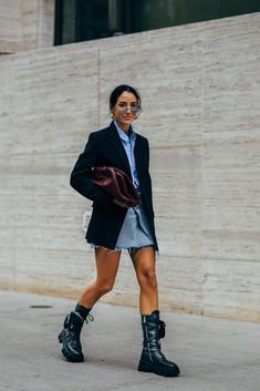 How To Style Combat Boots, Combat Boot Outfits, Combat Boot Outfit, How To Have Style, Nyfw Street Style, Looks Chic, Cool Street Fashion, 가을 패션