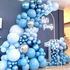 blue and white balloons are arranged in the shape of an arch for a 21st birthday party