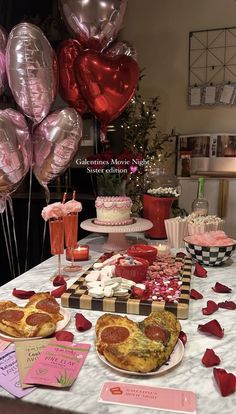 Dinner Hosting Ideas, Girls Night Dinner, Party Girls Night, 20th Birthday Party, Simple Birthday Decorations, Glow Birthday, Cute Birthday Ideas, Birthday Dinner Party, Galentines Party