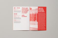 an open brochure with red and white text on the front, in spanish