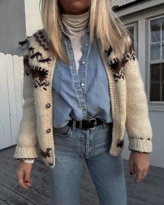 Sarah Horton (@sarahchappellhorton) • Instagram photos and videos Sarah Horton, Country Fall Outfits, Blundstone Style, Scandinavian Fashion, Street Style Winter, Style Inspiration Fall, Laid Back Style, Cozy Fashion, Fall Outfits Women