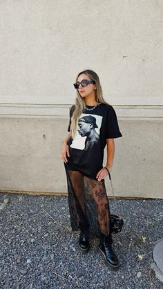 #outfits  #encaje #street #verano #trendy Black Lace Maxi Skirt Outfit, Concert Skirt Outfit, Mesh Layered Outfit, Transparent Skirt Outfit, Long Lace Skirt Outfit, Sheer Lace Top Outfit, Sheer Black Top Outfit, Lace Maxi Skirt Outfit, Lace Skirt Outfit Ideas