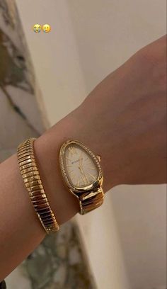 Women Watch Aesthetic, Expensive Jewelry Luxury, Jewelry Essentials, Stacked Jewelry