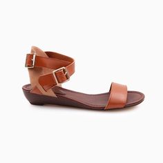 . Cross Strap Sandals, Styling Fashion, Summertime Fun, French Women, Kinds Of Shoes, Crazy Shoes, Daily Look, Cross Straps, Girls Best Friend