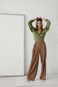 Elegance is the first thing you want to say when you see this image. The perfect combination of femininity and luxury Elegant Straight Culottes, Elegant Brown High-waisted Pants, Elegant High-waisted Brown Pants, Elegant High-waisted Culottes For Office, Elegant Brown Wide Leg Pants, Elegant Wide-leg Culottes For Fall, Elegant Wide Leg Culottes For Fall, Brown High Waist Wide Leg Pants For Office, Elegant Brown Wide Leg Workwear Pants