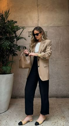 Conference Outfit, Black Pants Outfit, Style Parisienne, Blazer Outfits For Women, Professional Outfits Women, Business Outfits Women, Corporate Outfits, Business Casual Outfits For Work