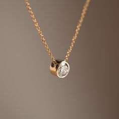 A 0.85 carat diamond in a classy bezel setting = Your minimalist dreams come true Materials: 14k Yellow Gold & Diamond Weight: 0.85ct VS1 G Diamond *Chain not included Luxury Smooth Bezel Necklace For Formal Occasions, Luxury Drop Jewelry With Bezel Setting, Luxury Diamond White Jewelry With Bezel Setting, Bezel Pendant Ideas, Minimal Diamond Necklace, Diamond Pendant Necklace Simple, India Trip, Solitaire Diamond Pendant, Bezel Necklace