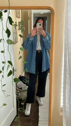 Thrift Office Outfits, Relaxed 90s Outfits, Nanny Work Outfits, Edgy 90s Aesthetic, Causal Style Aesthetic, Cute Simple Outfits For Work, Fall Outfit 70 Degrees, 90s Mom Look, Relaxed 90s Style