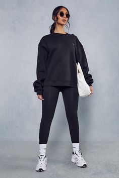 Treggings Outfit, Sports Look, Workout Chic Outfit, Leggings Outfit Women, Leggings And Jersey Outfits, Cute Hoodie And Leggings Outfit, Gym Casual Outfit, Sneakers Leggings Outfit, Outfits To Wear With Black Leggings