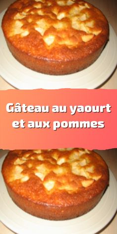 two cakes sitting on top of white plates with words in french above the image and below it