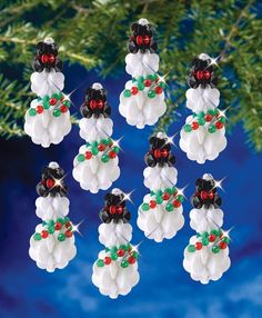 twelve snowmen with red, green and black bows on their heads are hanging from a christmas tree