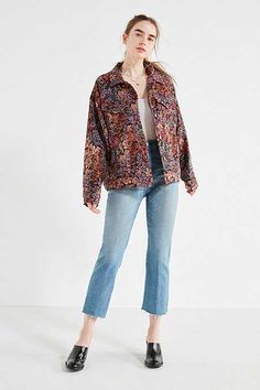 Jacquard Jacket Outfit, Collared Floral Print Fall Outerwear, Chic Fall Jacquard Outerwear, Floral Jacket Outfit, Trendy Denim Floral Print Outerwear, Trendy Floral Print Denim Jacket, Retro Floral Print Winter Outerwear, Brown Jacket Outfit, Patterned Jacket