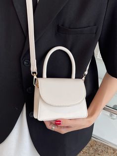 Branco Elegante Collar  Couro PU Simples Bolsa quadrada Embellished   Bolsa Feminina Small White Bag Outfit, White Bag Outfit, White Mini Bag, Photography Bags, Elegant Bags, Small Purse, Square Bag, Beautiful Bags, White Bag