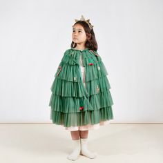 This gorgeous Christmas tree costume is made from tulle with delightful Christmas embellishments Carnaval Kids, Fantasia Diy, Christmas Tree Costume, Tree Costume, Cape Costume, Green Tulle, Star Headband, Meri Meri, Fabric Stars