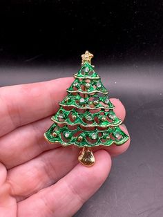 Love this pin! In fair vintage condition!  Wear on paint. Green Christmas Brooches For Gifts, Green Christmas Brooches As Gifts, Vintage Christmas Brooches, Frog Pins, Vintage Fox, Pearl Pin, Vintage Teddy Bears, Easter Bunny Rabbit, North Beach