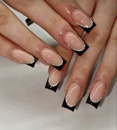 Goth Spring, Nails Goth, Hairstyles Bangs, Nails Korean, Concert Nails, Formal Nails, Girly Acrylic Nails, Simple Acrylic Nails, Almond Shape