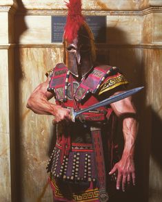 Greek Hoplite, Greek Plays, Roman Armor, Historical Warriors, Ancient Armor, Greek Warrior, Ancient Warfare, Spartan Warrior, Historical Armor