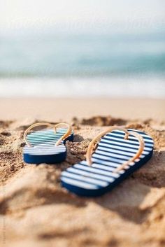 Flip Flop Photography, Flip Flops On The Beach, Beach Photography Ideas, Flip Flops Beach, Beach Photography Poses, Summer Flip Flops, Beach Flip Flops, Summer Inspiration, Beach Poses