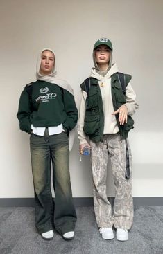 Hijab Fashion Inspiration Streetwear, Baggy Outfits Hijab, Hijab Fashion Streetwear, Baggy Modest Outfit, Masc Hijabi, Streetwear Style Women, Hijabi Baggy Outfits, Streetwear Hijab Outfit