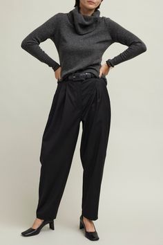 "Black Wool Pants for Women | Tapered Pants | High Waisted Pleated Pants with pockets, belt loops and two pleats on each side. Composition: 100% wool. Dry clean only. These high waisted, pleated pants are a perfect choice for spring, summer, autumn. The size chart is at the last picture. The model wearing the silk-wool pants is 1,68 m | 5.5 feet tall. The pants length is 100 cm | 39.4\" and the inseam is 70 cm | 27.5\". You can chose a custom length for the pants, just leave a note when you orde High Waisted Pleated Pants, Black Wool Pants, Dress Pants For Women, Costume Noir, Pants High Waisted, Womens Trousers, Cashmere Jumper, Pants With Pockets, Pleated Shorts