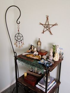 Witchcraft Table Setup, Small Room Altar, Small Wiccan Altar, Altar Ideas Small Space, Small Witch Altar Ideas, Small Alter Ideas Witchcraft, Diy Altar Table, Small Witch Altar, Small Altar Ideas Witch