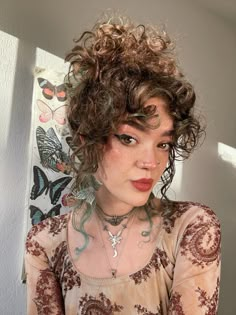 90s Grunge Hair Curly, 90s Hairstyles Curly Hair, Earth Grunge, Whimsigoth Aesthetic, Indie Scene Hair, Desired Face, Curly Hair Style, 90s Grunge Hair, Hippie Kids