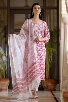 Cotton Pink Hand block Print Suit Set with Dupatta Wedding Outfits Indian, Hand Block Printed Suits, Block Printed Suits, Mirror Embroidery, Designer Kurti Patterns, Stylish Suit, Indian Bridal Dress, Sharara Set, Hand Block Print