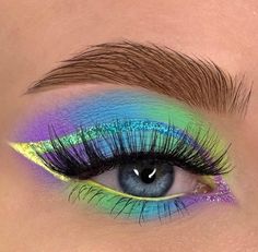 Eye makeup 😍 Inspi Makeup, Makeup Pride, Daring Makeup, Makeup Collage, Rave Ideas, Rainbow Eye Makeup, Vibrant Makeup, Summer Makeup Looks