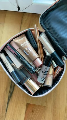 makeup, clean girl makeup, sephora sales, recommendations, summer makeup, ulta, charlotte tilbury, aesthetic makeup Charlotte Tilbury Aesthetic, Sephora Makeup Products, Gym Makeup, Makeup Products Sephora, Makeup Ulta, Clean Girl Makeup, Makeup Sephora, Makeup Clean, Sephora Skin Care