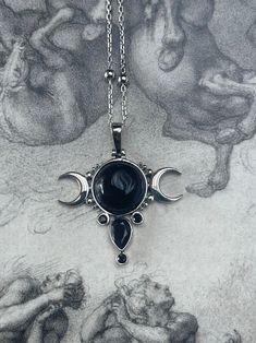 ONYX TRIPLE MOON Black Moonphases Hecate's Symbol - Etsy Hecate Symbol, Witchy Necklace, Moon Black, Talisman Pendant, Dark Style, Black Moon, Triple Moon, Moon Jewelry, Silver Accessories