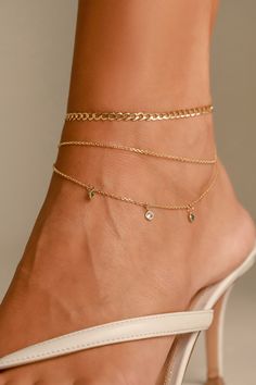 14K GoldDiamond Carat Weight 0.10Emerald Carat Weight 0.24Length: 9.75” with loops at 9.5” & 9.25”Made in Los Angeles Rose Gold will ship in 2-3 weeks. Drop Diamond Earrings, Minimalist Girl, Rose Gold Anklet, Gold Anklet, Layered Chains, Stylish Rings, Belly Chain, Jewelry Lookbook, Double Chain