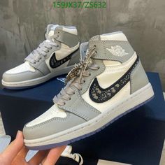 Size: 35-47 It comes with Dust box, Care manual, Tag, and Paper bag.Size Guide: Dior Shoes Men, Dior Jordan 1's, Dior Men, Jordan 1s, Dior Shoes, Jordan 1 High, Women Sneakers, Shoes Men, Jordan 1