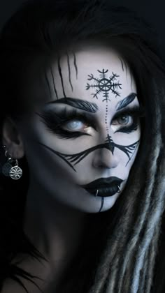 Pagan Makeup, Viking Makeup, Fantasy Make-up, Helm Of Awe, Drag Make-up, Witch Makeup, Viking Women, Halloween Makeup Inspiration, Goth Makeup