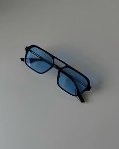 Blue Sunglasses Men, Blue Sunglasses Aesthetic, Boyfriend Accessories, Dressing Sense For Men, Casual Sporty Outfits, Glasses Outfit, Fancy Fits, Mens Hairstyles Thick Hair, Dressing Sense