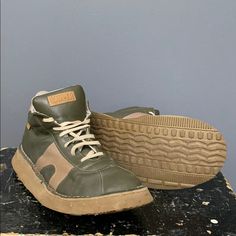 Vintage Green Leather Shoes With Brown Details. Super Lightweight And Comfy. Purchased In Italy About 20 Years Ago. Size 41 Camper Shoes, Shoes Vintage, Vintage Camper, Shoes Color, Vintage Shoes, Green Leather, Lace Up Boots, 20 Years, Leather Shoes