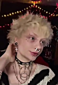 goth punk short hair mullet bleach blonde tiktok hot non binary pride pretty handsome piercing septum spike collar gothic Punk Hair Color Ideas, Alternative Hair Men, Grunge Hairstyles Short, Ftm Haircut, Punk Haircut, Punk Rock Hair, Alternative Hair, Haircut And Color