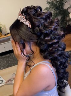 Half Up Half Down Quince Hair, Sweet 16 Hairstyles, Quince Hairstyles For Long Hair, Hair Quince, Hairstyles With Crown, Blue Quince